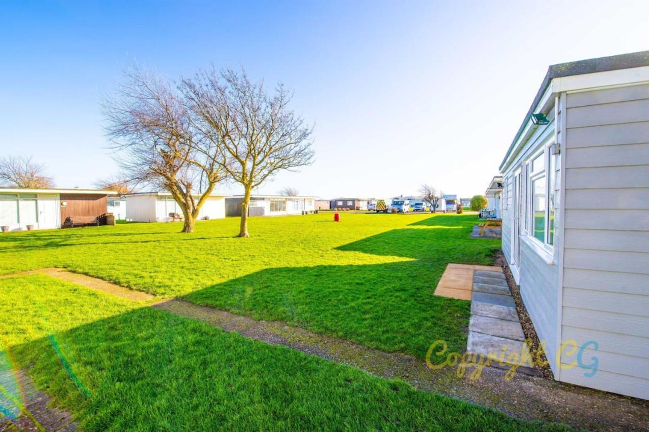 K65 - Camber Sands Holiday Park - Dog Friendly Hotel Exterior photo